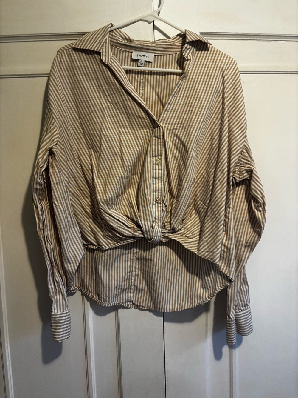 Evereve Beige Stripe Button-Front cropped Tie Hem Shirt